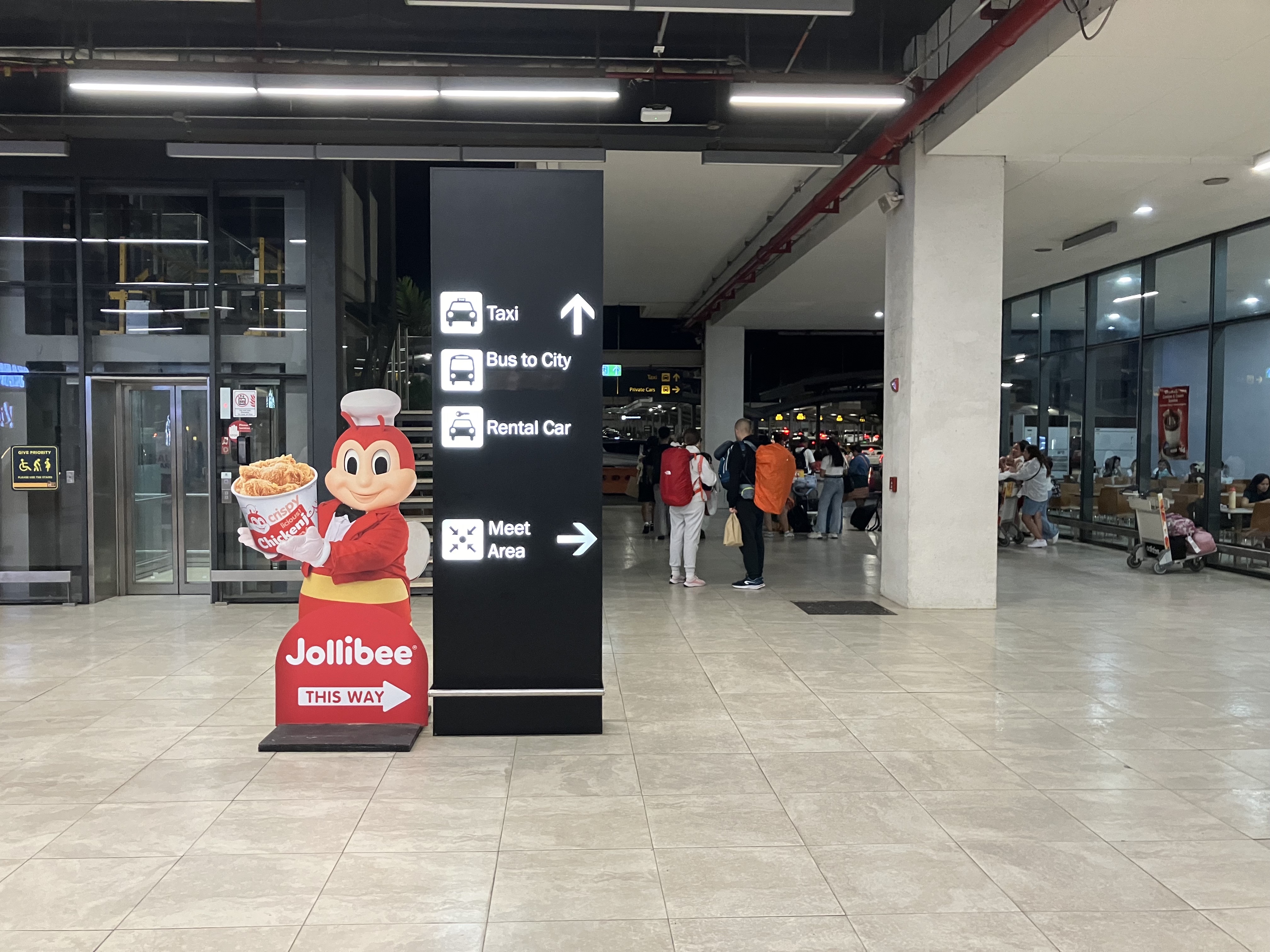 ターミナル1からタクシー乗り場まで